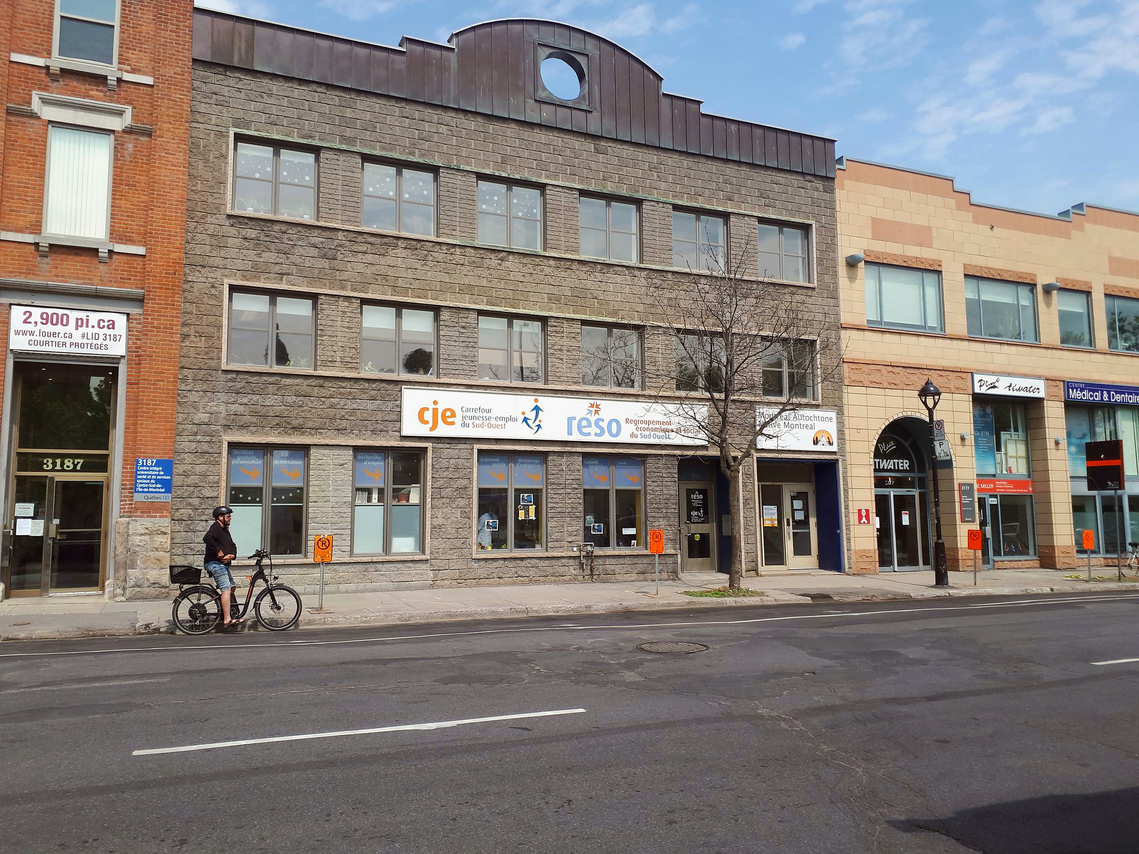 La façade du Carrefour jeunesse-emploi du Sud-Ouest et du RESO dans le quartier Saint-Henri.